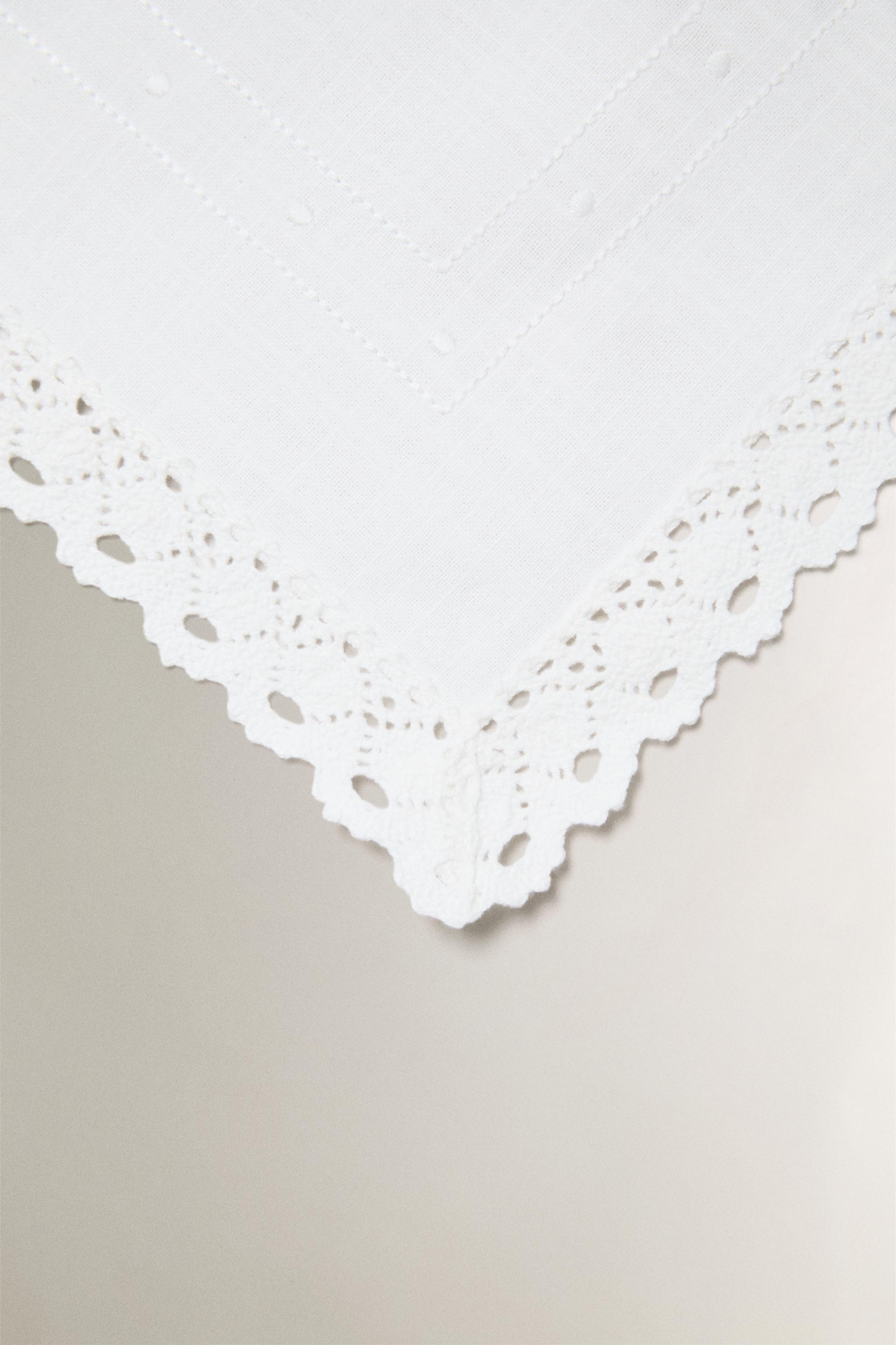 LOT DE 2 SERVIETTES COTON BRODÉ ET DENTELLE